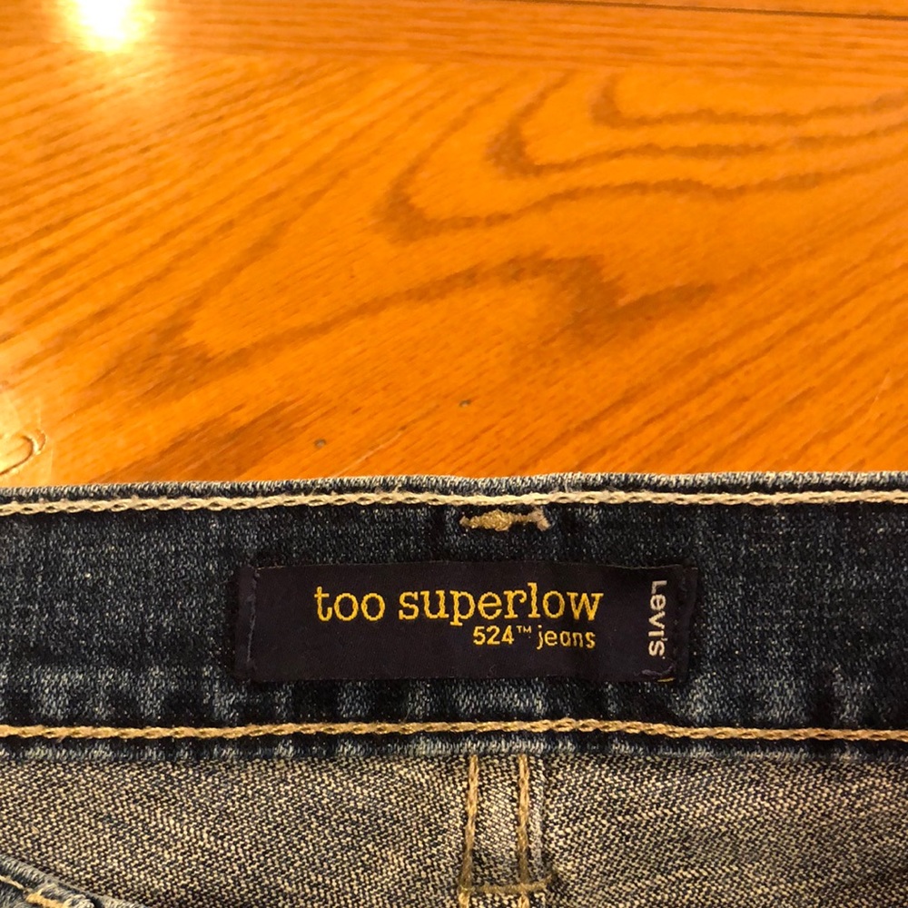 Euc  Levi jeans size 7 medium juniors